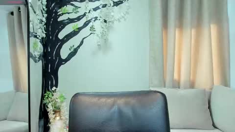      700  200   online show from October 18, 2025, 7:03 pm