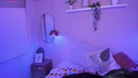 laraa rouss  online show from November 28, 2025, 3:42 am