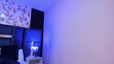 Lara online show from September 12, 2025, 7:25 pm