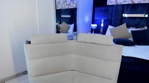 Lara online show from April 20, 2026, 8:32 pm