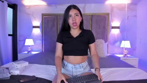 Snapshot of larabrook chatting on July 19, 2026, 11:47 am Lara online show from July 19, 2026, 11:47 am
