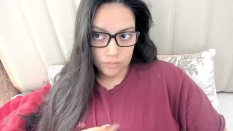 lara online show from November 17, 2025, 2:34 pm