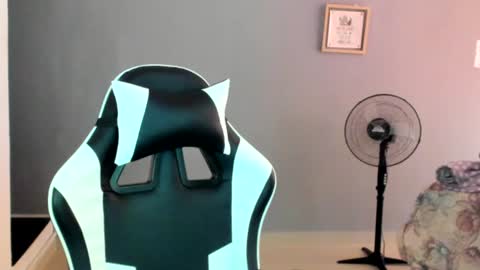 Snapshot of laracat18 chatting on July 8, 2026, 10:14 pm Lara online show from July 8, 2026, 10:14 pm