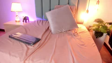 Snapshot of laragoldd chatting on February 28, 2025, 1:05 am Lara Gold online show from February 28, 2025, 1:05 am