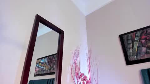 Snapshot of laragoldd chatting on February 4, 2026, 1:00 am Lara Gold online show from February 4, 2026, 1:00 am