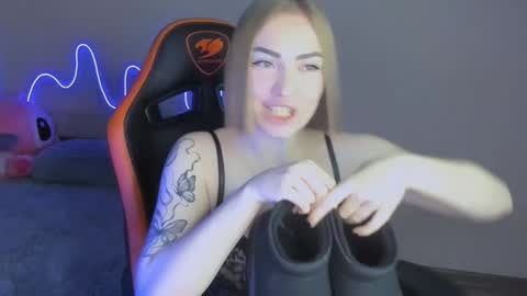 LaraKrein lk online show from November 21, 2025, 3:33 pm