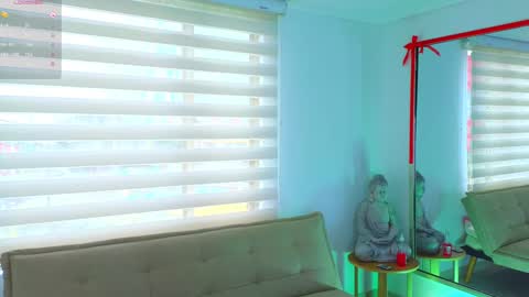 Lara  online show from January 8, 2025, 3:39 pm