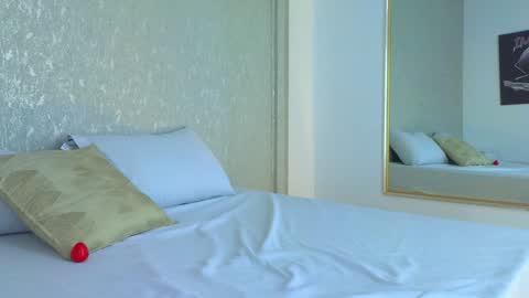 Lara  online show from January 22, 2025, 3:40 pm