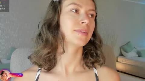 Lara  online show from October 27, 2025, 1:37 pm