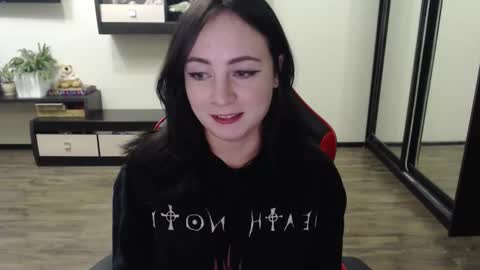 Laralianna online show from October 4, 2025, 5:44 pm