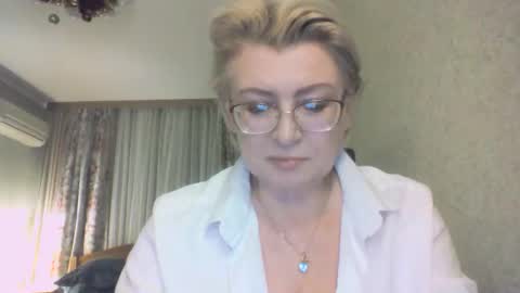 laramrs online show from December 15, 2025, 5:06 pm