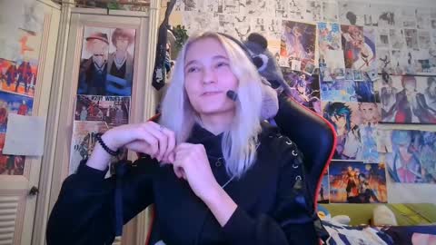 Snapshot of lareeconole chatting on April 8, 2026, 11:10 am Sivilia online show from April 8, 2026, 11:10 am