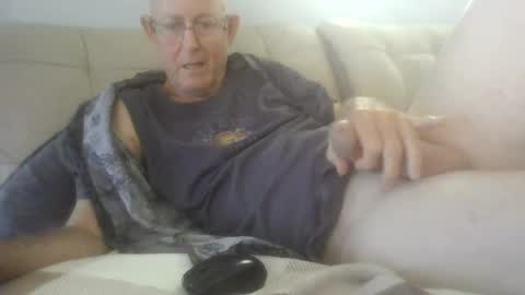 Snapshot of largerthan chatting on June 13, 2026, 3:04 am largerthan- say hi on entry online show from June 13, 2026, 3:04 am