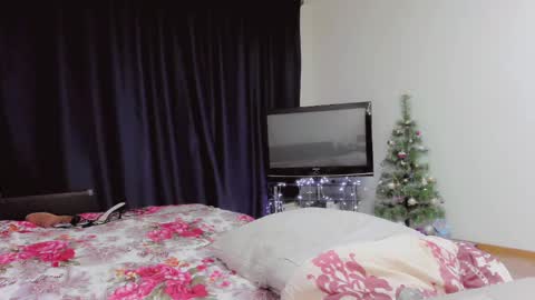 Larisa Lavriki online show from January 7, 2025, 3:02 pm