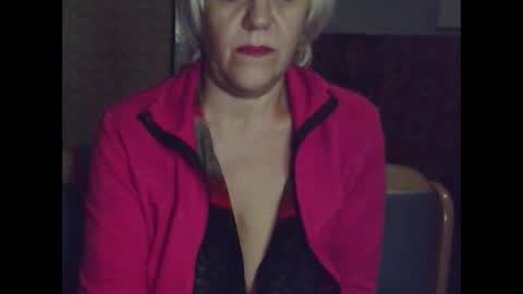 larisaq4ugo24 online show from October 11, 2025, 7:45 pm