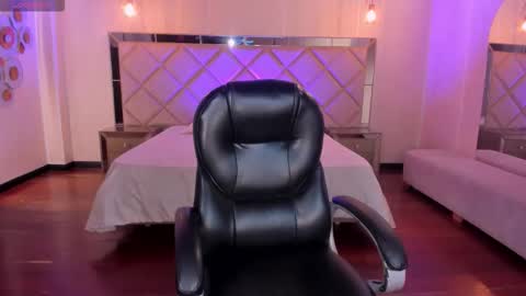 Larisa Smirnov online show from December 17, 2025, 4:51 am