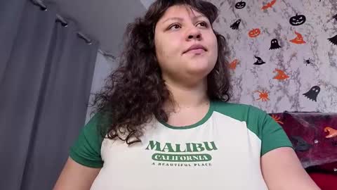 larissa_antonella online show from October 24, 2025, 5:15 am