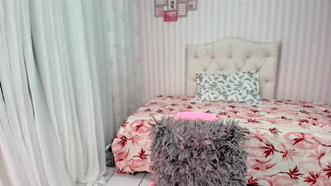 Larissas online show from March 12, 2025, 8:10 pm