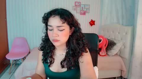 Larissas online show from September 12, 2025, 6:52 pm