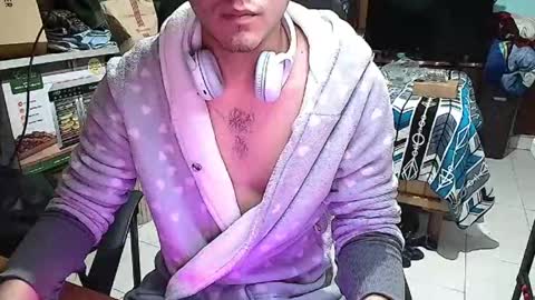 Snapshot of larry_art_a chatting on June 7, 2026, 11:52 pm Larry online show from June 7, 2026, 11:52 pm