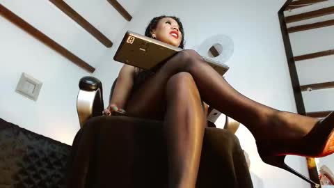 Laryssa online show from September 15, 2025, 1:33 pm