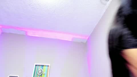 Tania  online show from April 3, 2026, 1:20 pm