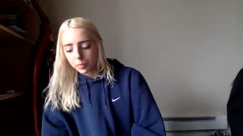 Roxy blue online show from March 5, 2026, 6:15 pm