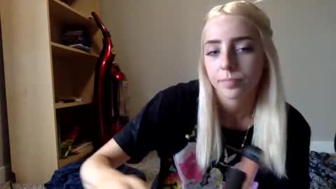 Roxy blue online show from March 6, 2026, 9:22 pm