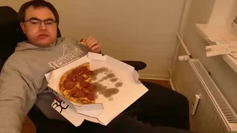 latexboy893 online show from February 13, 2026, 10:28 pm