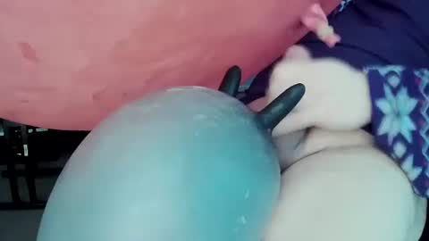 latexchris77 online show from March 6, 2025, 8:41 am