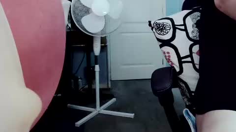 latexchris77 online show from June 7, 2026, 11:14 am