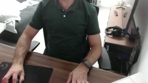 latexdave84 online show from May 12, 2026, 9:39 am