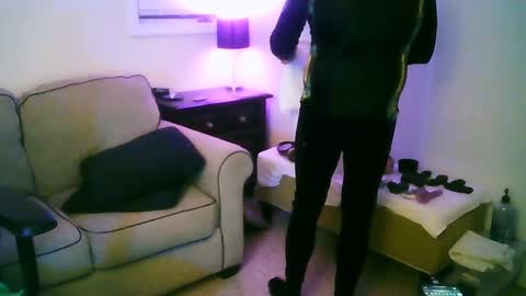 latexminheadroom online show from December 29, 2024, 5:31 am