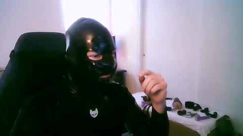 latexminheadroom online show from March 9, 2025, 8:42 pm