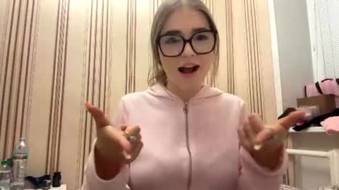 Snapshot of latiapetosa chatting on June 20, 2026, 8:22 pm Mia online show from June 20, 2026, 8:22 pm