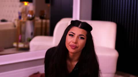 Latina online show from April 19, 2026, 5:01 pm