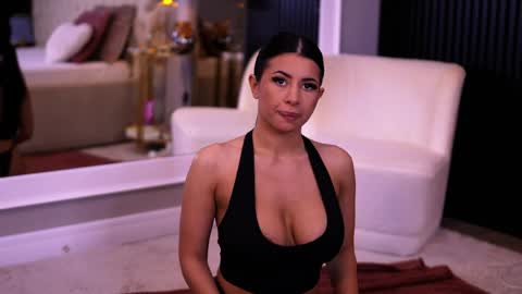 Latina online show from April 21, 2026, 3:39 pm