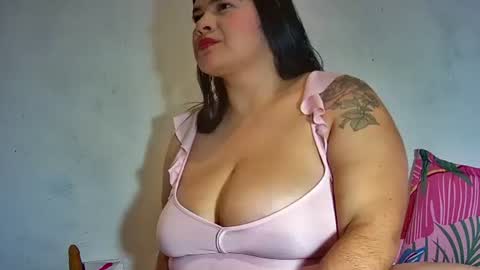 latincurvy1992 online show from February 17, 2025, 4:09 am