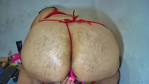 latincurvy1992 online show from September 15, 2025, 6:41 pm