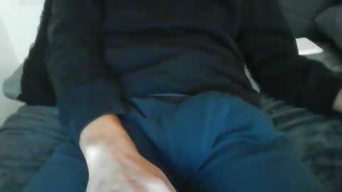 Snapshot of latinman7945 chatting on December 17, 2025, 6:19 am latinman7945 online show from December 17, 2025, 6:19 am