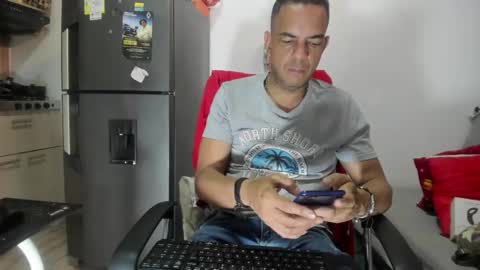 latinmartin73 online show from December 28, 2024, 6:40 pm