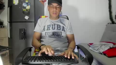 latinmartin73 online show from January 7, 2025, 1:06 am