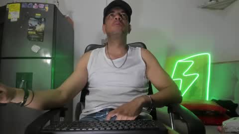 latinmartin73 online show from January 16, 2025, 2:30 am