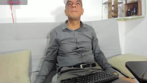 latinmartin73 online show from February 4, 2025, 2:07 am