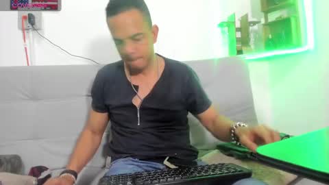latinmartin73 online show from February 10, 2025, 3:13 am