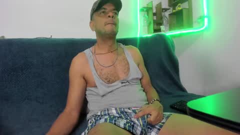 latinmartin73 online show from March 10, 2025, 1:45 am