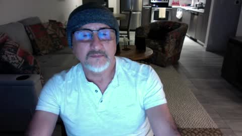 QS - INDEPENDENT MODEL online show from December 11, 2024, 6:04 am