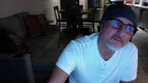 QS - INDEPENDENT MODEL online show from December 17, 2024, 8:01 am