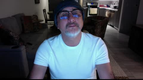 QS - INDEPENDENT MODEL online show from December 24, 2024, 2:32 am