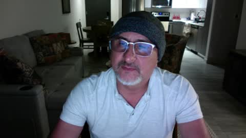 QS - INDEPENDENT MODEL online show from January 22, 2025, 3:09 am